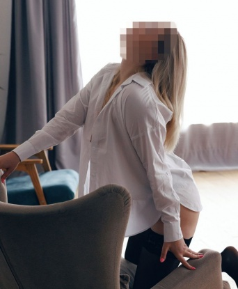 У меня есть все, чтобы сделать наше свидание незабываемым. Разнообразие моих услуг позволит тебе полностью расслабиться и насладиться каждым мгновением. В моих руках твои фантазии становятся реальностью. Имей в виду, что я знаю толк в наслаждении и умею угодить самому требовательному мужчине. Посмотри на мои фото и узнай, насколько я воплощение искусства соблазнения. Мои отзывы говорят сами за себя - клиенты остаются довольными и всегда возвращаются ко мне. Так давай сделаем это - ты и я, где комфорт и удовольствие ждут тебя. Не упусти шанс испытать настоящий кайф в Москве! 😘💋 5806, 22 года