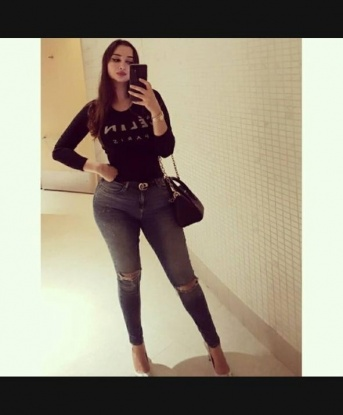 Очаровательная блондинка ждет встречи с состоятельным джентльменом. Моя нежность и страсть поглотят тебя целиком. Расслабься и наслаждайся вместе со мной! 6085, 21 год